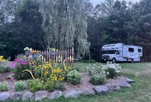 Beautifully landscaped 🌻🌸🪻